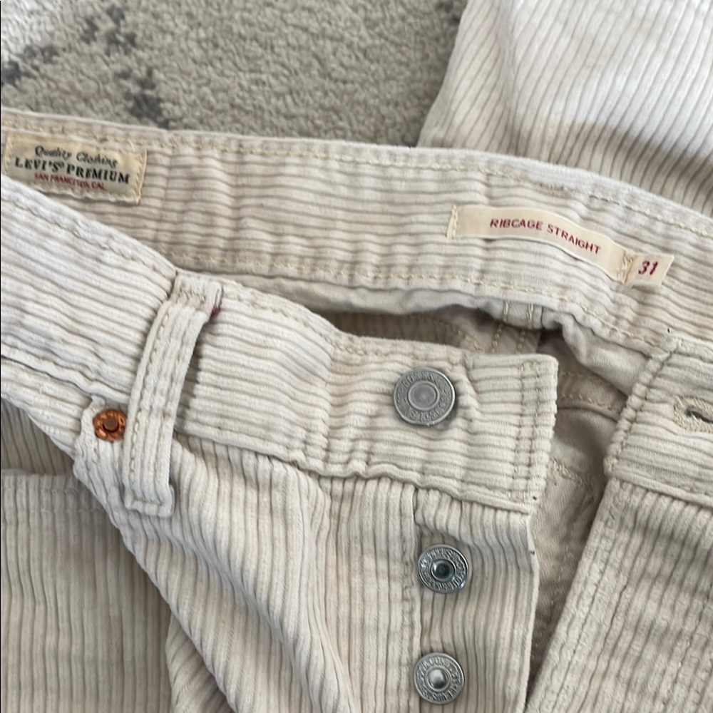 Levi’s rib cage straight ankle ivory corduroy pants - no stretch - Picture 2 of 8